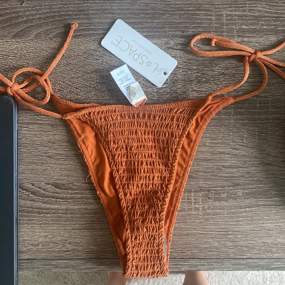 ISO matching top or will sell bottoms